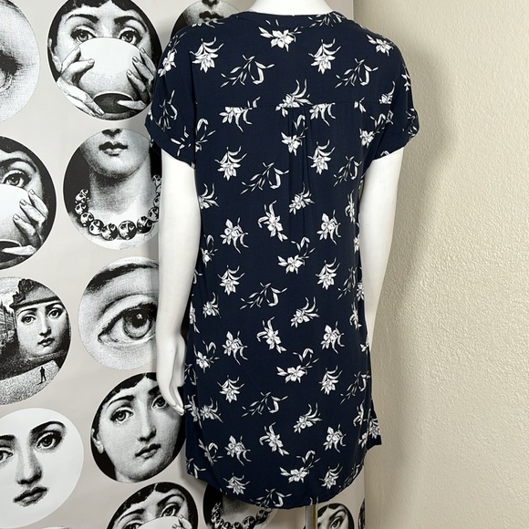 Forever 21 Navy Blue VNeck Dress w/ White Orchid Allover Print, Sz M - Picture 5 of 11